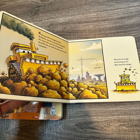 Children's Book Set - Dinosaur, Construction, and Boat Themes - Picture 7 of 9